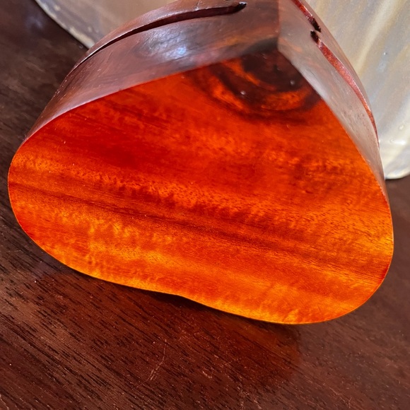 Artisanal wood, heart shape, carved flowers four piece box - Picture 8 of 11